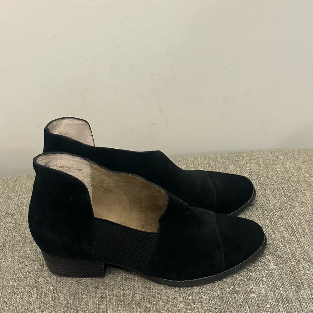 Blondo Waterproof Black Short Booties Size 6